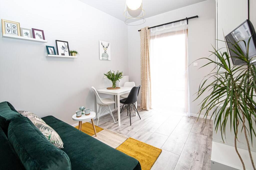 Apartament With Garden Bezplatny Parking !!! Krasków Exterior foto